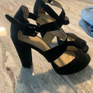 Women’s black heels